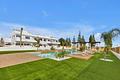 Penthouse-Wohnungen mit 3 Schlafzimmern, 2 Bädern, Dachterrasse, Gemeinschaftspool und Tiefgaragenstellplatz im La Serena Golf Komplex