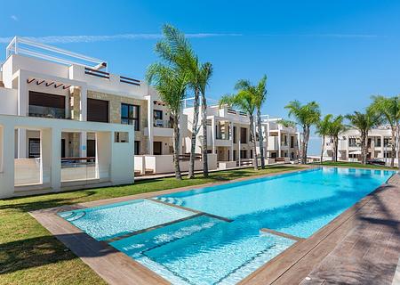 Sehr schöne Erdgeschoss-Wohnungen mit 2 Schlafzimmern, 2 Badezimmern und 2 Gemeinschaftspool