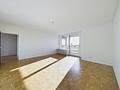 verfügbar ab 01.08.2026  - schöne 3 Zimmer Wohnung mit 2 Balkonen und  Alpenblick  I EBK I TG I - Wohnbereich