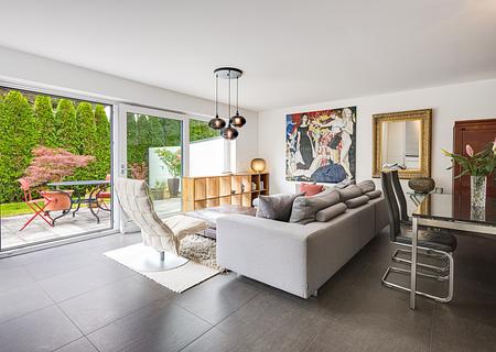 Nahe der Würm: Sonnige Gartenwohnung mit Südterrasse - Lichtdurchfluteter Wohnraum