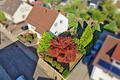 Großzügiges Einfamilienhaus auf weitläufigem Grundstück mit besonderem Potenzial - Vogelperspektive