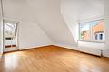 Im Dachgeschoss: Charmante 2-Zimmer-Wohnung mit Dachterrasse in ruhiger Lage - Schlafzimmer mit Ankleide