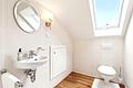 Luxuriöse Villa mit Gästehaus in Bestlage / Verkauf mit Rückmietung / späterer Eigenbezug - Separate Toilette im Dachgeschoss
