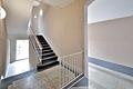 Altbau-Eleganz trifft Moderne: Stilvolle 3-Zimmer-Wohnung in Citylage als perfekte Kapitalanlage - Treppenhaus