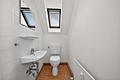 Moderne und lichtdurchflutete Dachgeschosswohnung  und großen Terrassen in Untergiesing - Gäste-WC mit Fenster