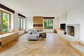 Chalet meets Purismus: Landhaus-Juwel mit Fernblick und Gästewohnung in Seenähe - Schreiner-Einbauten