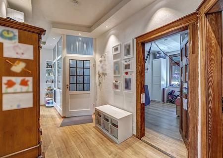 Historischer Charme trifft Moderne – komplett renovierte Altbauwohnung mit Garten - Flur