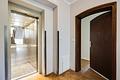 Altbau-Charme am idyllischen Schlosskanal: Lichterfüllte, perfekt geschnittene 3-Zimmer-Wohnung - Aufzug bis zur Wohnung