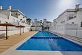 Villa mit 3 Schlafzimmern, 3 Bädern, Dachterrasse, Kfz-Stellplatz und Gemeinschaftspool