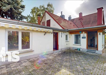PROVISIONSFREI: Doppelhaushälfte in Merseburg mit 5 Zimmern, Garten & Modernisierungspotenzial - Hof