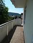 Frisch renovierte 3-Zimmer-Wohnung mit Balkon, Loggia & saniertem Bad im gepflegten Zweifamilienhaus - Loggia Bild 2