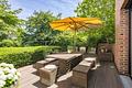 Zeitlose Modernität: Exklusive Architekten-Villa mit Indoor-Pool, Spa und Gartenidyll - Sonniges Outdoor-Refugium