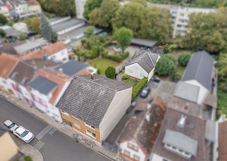 Zweifamilienhaus mit zwei separaten Wohneinheiten oder großzügiges Einfamilienhaus - Hausansicht