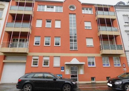 gesucht,gefunden,gekauft -gut geschnittene Dachgeschosswohnung in ruhiger Seitenstr. im Stadtzentrum von Trier - IB1 Ansicht Sraßenseite