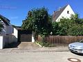 Ausgedehntes Grundstück in Augsburg-Lechhausen mit Altbestand und vielen Optionen - Garage