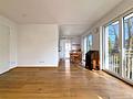 Lichtdurchflutet, komfortabel, bezugsfrei! Moderne Traumwohnung im schönen Obermenzing. - Blick zum Essplatz