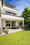 Haus-im-Haus: Großzügiges Domizil in stylischer Design-Ästhetik mit sonnigem Garten - Sonniger Garten 