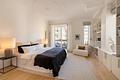 Großzügigkeit im Herzen Schwabings: Stilvoller Altbau mit 6 Zimmern und ruhigem Innenhof-Balkon - Ruhiges Schlafzimmer mit Balkon zum Innenhof