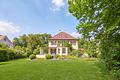 Klassische Villa von 1928 mit 6 Schlafzimmern, viel Charme und Traumgarten in unverbauter Bestlage - Charmante Altbau-Villa