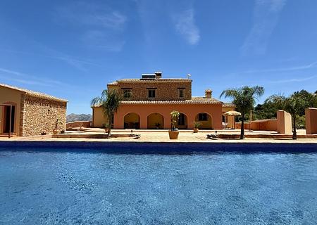 Traumhaftes Finaanwesen mit großem Grundstück und 100% Privatsphäre nahe Denia, Oliva, Javea.