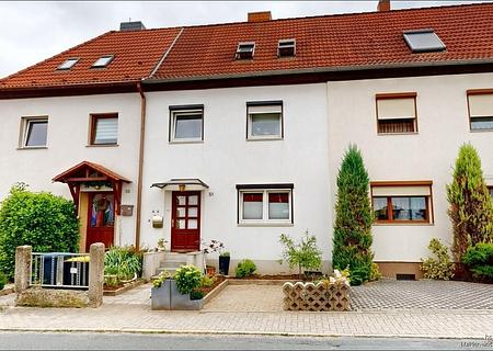 PROVISIONSFREI: Wieder zu haben - Reihenhaus in Halle (Saale) mit Potenzial für Paare und Familien - Außenansicht