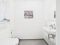 Solln: Moderne Doppelhaushälfte mit schönem Westgarten und Carport - Gäste WC