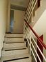 Frisch renovierte 3-Zimmer-Wohnung mit Balkon, Loggia & saniertem Bad im gepflegten Zweifamilienhaus - Aufgang zur Wohnung