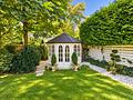 Walmdach-Einfamilienhaus mit schönem Garten, Wintergarten & vielseitigem Souterrain am Isarhochufer - Eleganter Pavillon