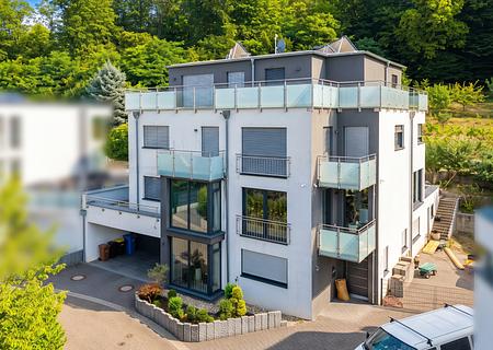 Exklusives Anwesen mit großzügigem Garten, Kamin, Aufzug und Einliegerwohnung - Hausansicht