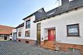 Potenzial & Charme: Einfamilienhaus mit großem Scheunenareal und Garten für Individualisten - Hauseingang im Hof