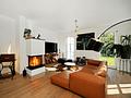 Raum für große Lebensentwürfe – Villa mit Südwestgarten in Solln - Loungebereich mit Designkamin