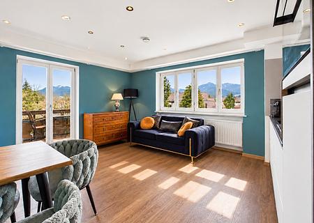 Tegernsee-Flair mit Wallbergblick: Sanierte 3-Zimmer-Wohnung mit großem Sonnenbalkon - Wohnbeeich
