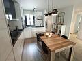 Moderne Erdgeschoss-Wohnung mit 3 Schlafzimmern, 2 Bädern, privatem Garten und Gemeinschaftspool