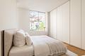 Urban Living in Schwabing: Stylische 3-Zimmer-Wohnung mit Design-Ausstattung - Lichterfülltes Schlafzimmer