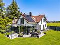 Leben am See: Großzügiges Ein-/Zweifamilienhaus am Rande des Naturschutzgebiets - Hausansicht