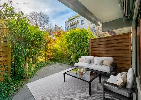 Geschmackvolle Maisonettewohnung mit Terrasse und Balkonen in ruhiger Lage - Terrasse (virtuell möbliert)