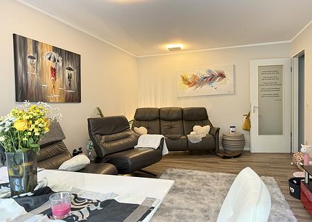 Voll ausgestattete Gartenwohnung in ruhiger Lage - Wohnzimmer