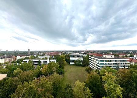 Renovierte 1-Zimmer-Wohnung in Bestlage Sendling - Blick vom Balkon aus
