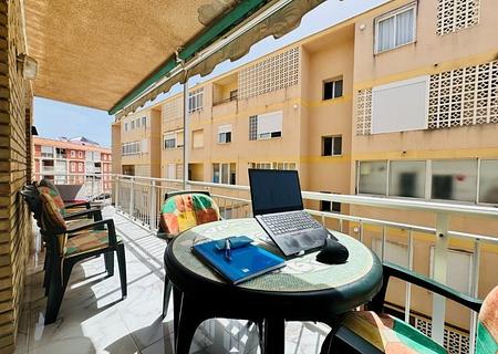 Komplett renovierte Wohnung mit 2 Schlafzimmern und 1 Bad nur 100 m vom Strand