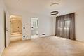 Bezugsfertiger Neubau: Luxuriöse Highend-Villa mit kosmopolitischem Flair und Pool - Gäste-Suite im Untergeschoss
