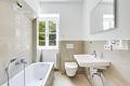 Privatgarten und Altbau-Ambiente: Charmante 3-Zimmer-Wohnung am Schlosskanal - Modernes Badezimmer 