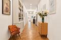 Familiengerechte Beletage über 204 m² mit Altbau-Charme und zwei Balkonen - Klassischer Altbau-Flur
