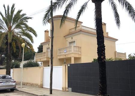 Fabelhafte Luxusvilla in Cabo Roig mit vier Schlafzimmern, vier Badezimmern und einem privaten Swimmingpool