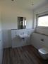 Frisch renovierte 3-Zimmer-Wohnung mit Balkon, Loggia & saniertem Bad im gepflegten Zweifamilienhaus - Badezimmer Bild Bild 3