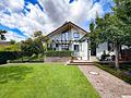 Traumhaftes Einfamilienhaus mit idyllischem Architektengarten - Gartenansicht