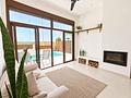 Moderne freistehende Villa mit privatem Pool und Dachterrasse