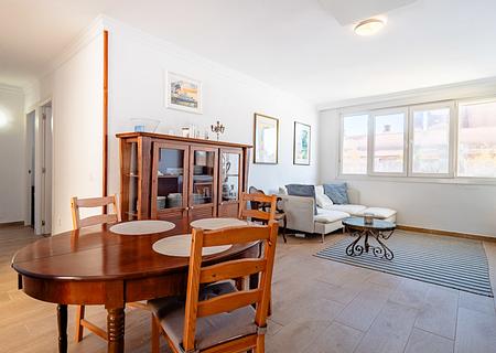 Mallorca neu renoviertes, grosszügiges Apartment in bester Lage 100 m vom Strand zu verkaufen