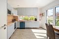 Modernes Einfamilienhaus mit Dreifachgarage & Alpenblick – München gut erreichbar - Küche mit Ausblick