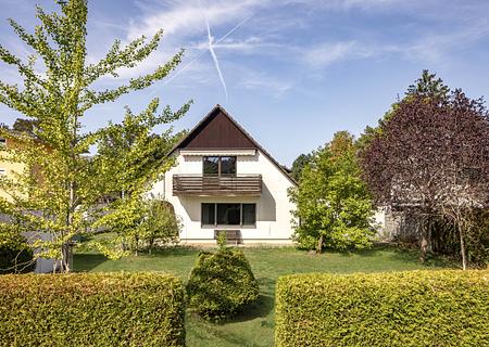 Ein Haus, zwei Möglichkeiten: Familienidyll im Bestand oder Neubau auf 730 m² Südgrundstück - Ein Haus, zwei Möglichkeiten