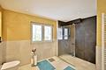 Exklusives Anwesen mit großzügigem Garten, Kamin, Aufzug und Einliegerwohnung - Badezimmer Obergeschoss